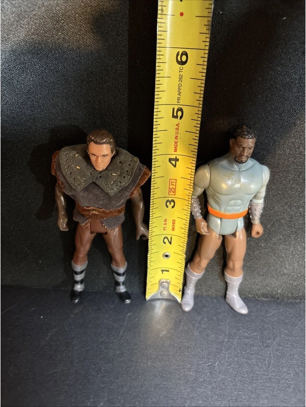 Lot 2 Robin Hood Prince of Thieves Figures Robin Hood-Azeem Longbow 1991 Kenner